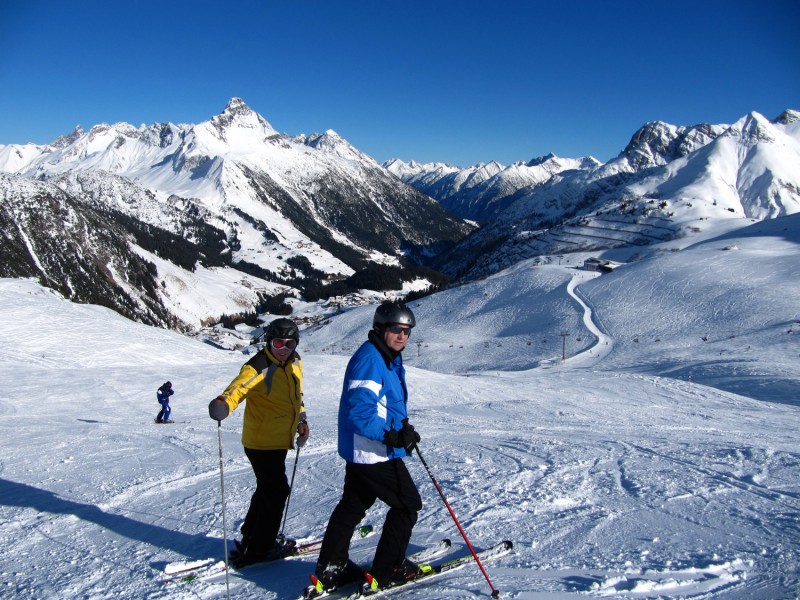 Die Skisaison ist in vollem Gang: Die Schneehungrigen unter uns sind bereit für die Berge – selbstverständlich auch alle „zuckersüßen“ Wintersportler. Foto: Rainer Sturm / pixelio.de