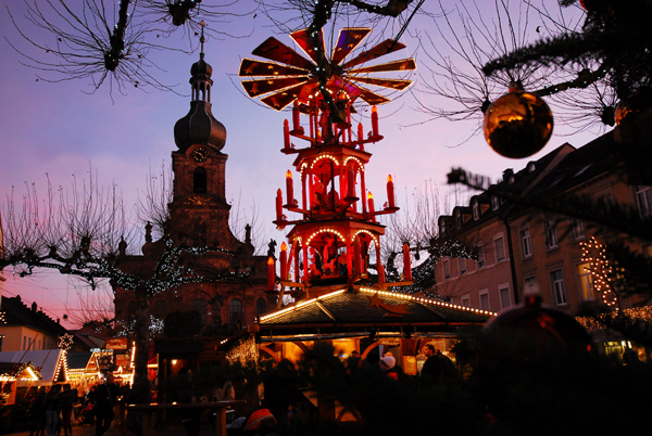 In der Adventszeit locken die Weihnachtsmärkte mit allerlei köstlichen Versuchungen. ©H.D.Volz / pixelio.de